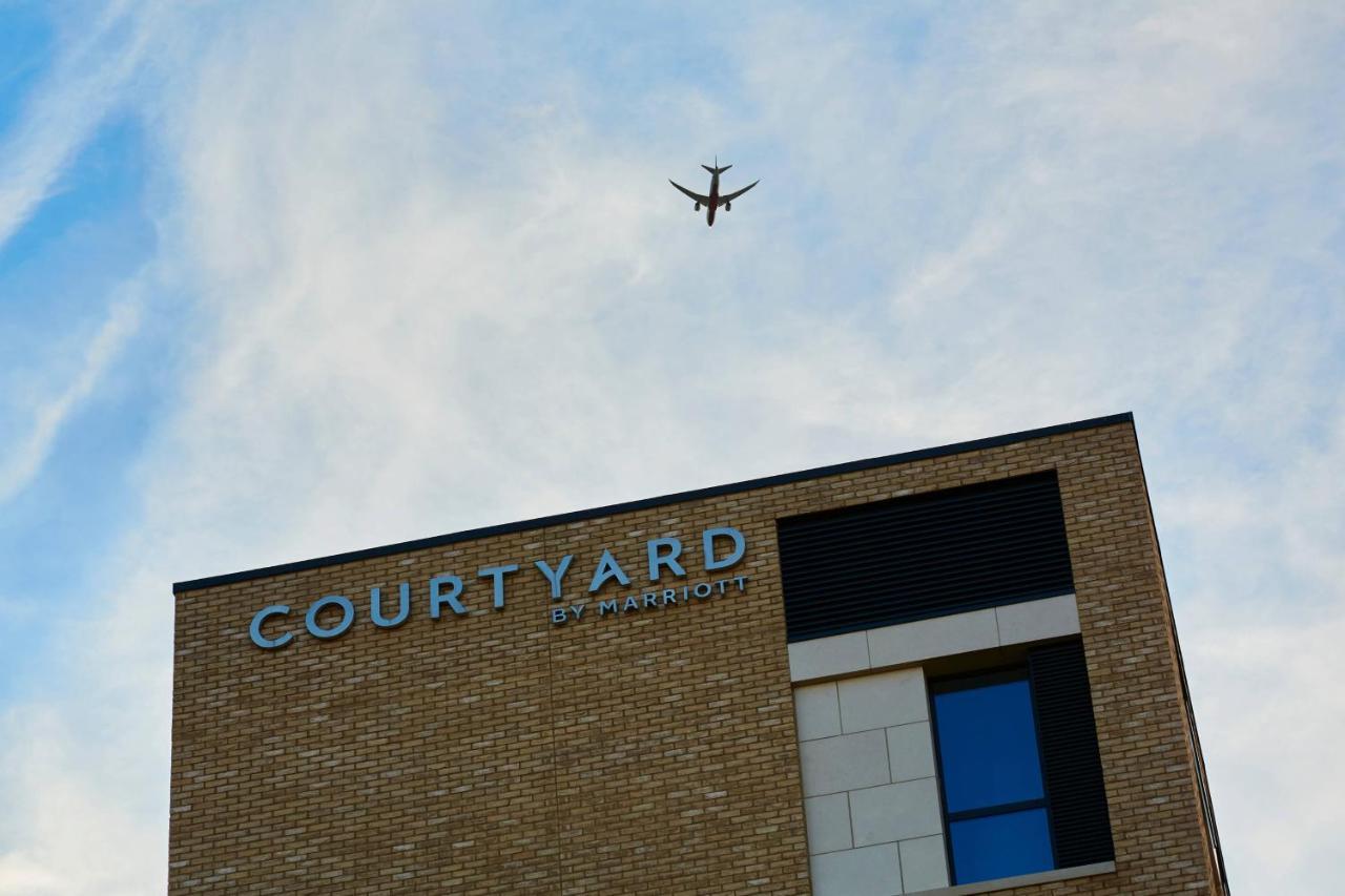 Courtyard By Marriott London City Airport Esterno foto